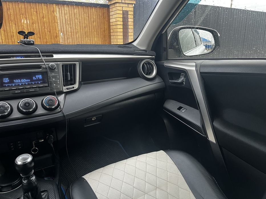 Продается тойота РАВ-4. 2013г.в.