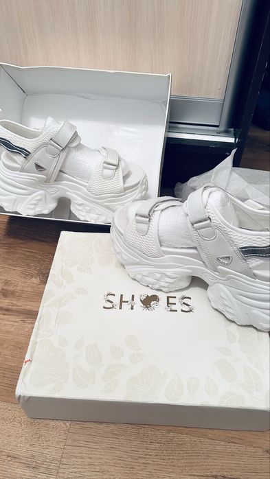 Летние босоножки.