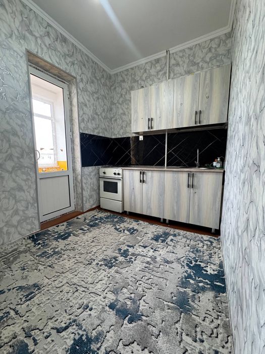 Срочно продаеться квартира 1-комнатная городе Чирчике раеоне Октябрь