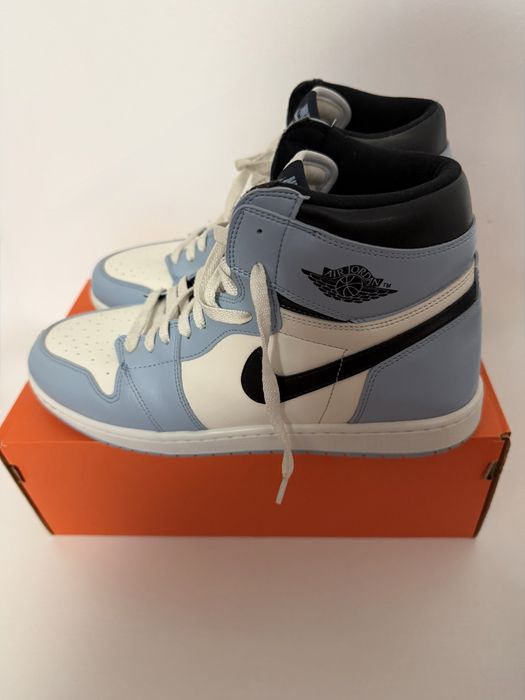 Air Jordan 1 Retro High OG "University Blue"