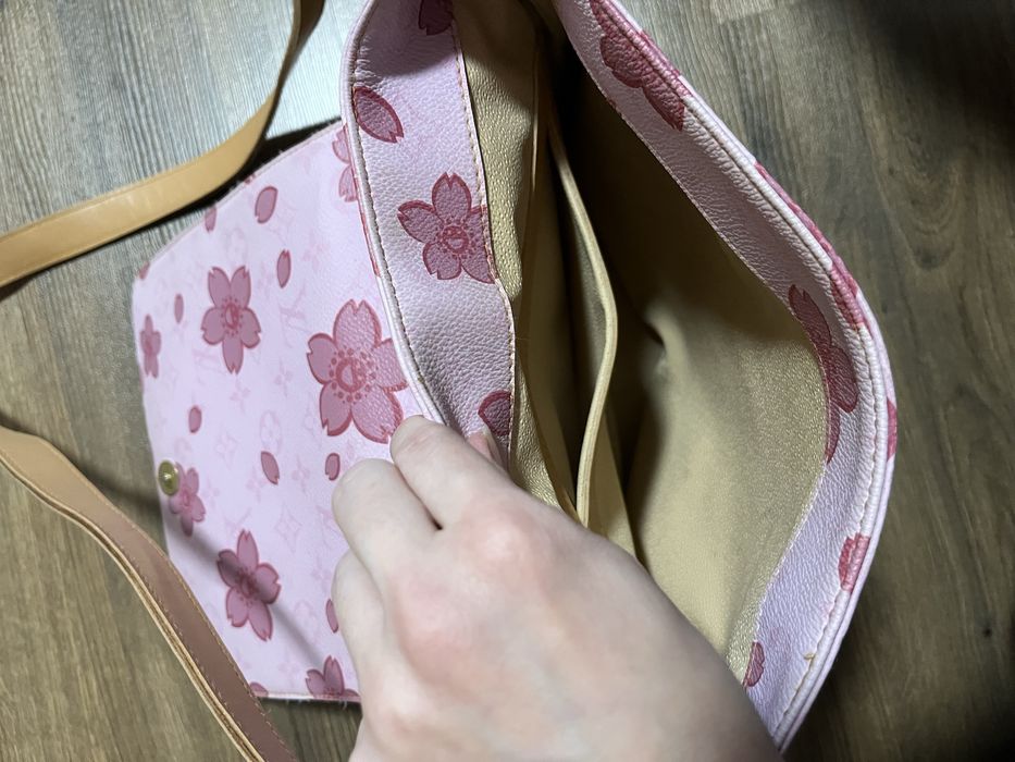 Чанта Louis Vuitton на цветя