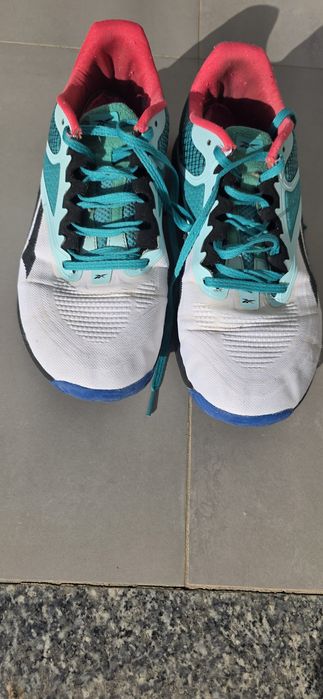 Krossovka erkaklar uchun