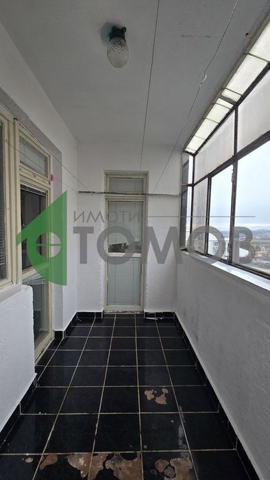 Тристаен апартамент в кв. Железник