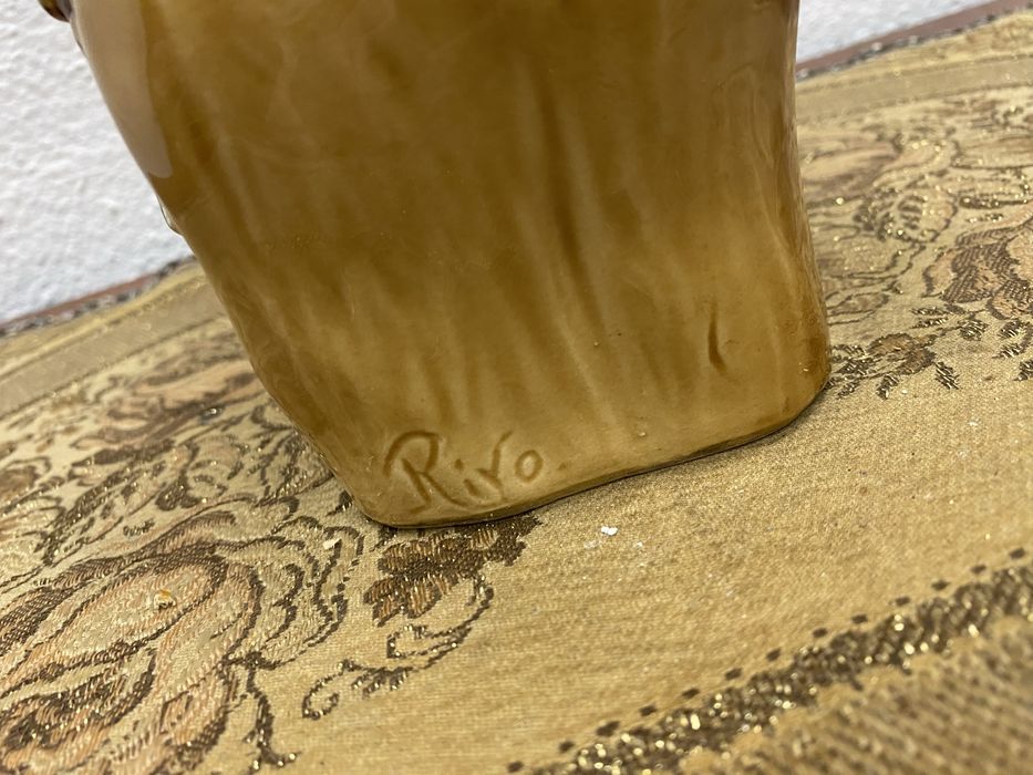 Испанска порцеланова фигура - бутилка свещенник