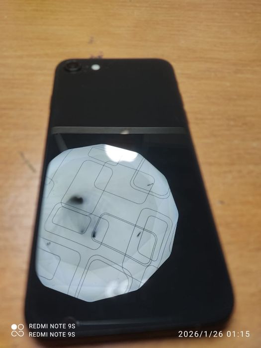 айфон се 2-го поколения