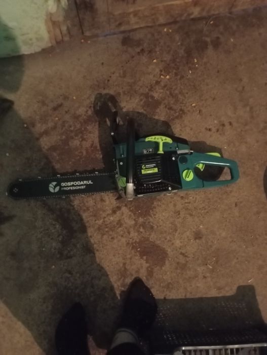 Vând drujbă gospodarul profesionist  mai multe detalii în pv este nouă