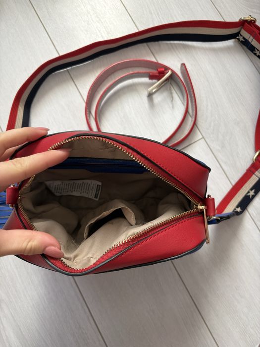 Дамска чанта с коланче