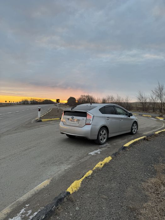 Продам Toyota prius 2010г