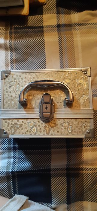 Шкатулка металл золотистая