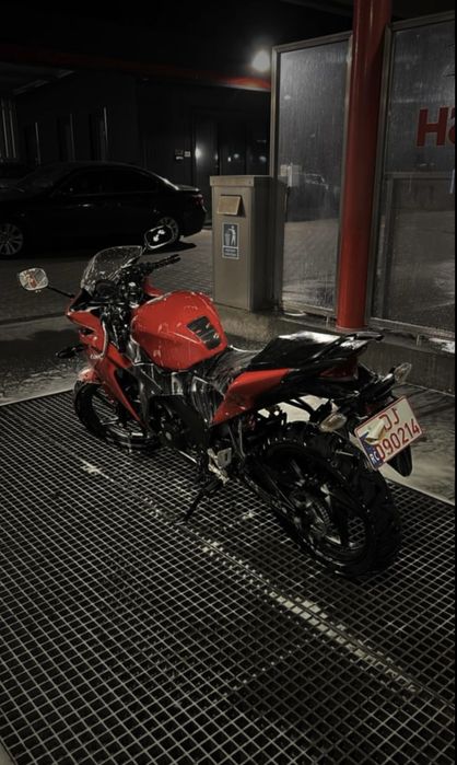 Vând Honda cbr 125r