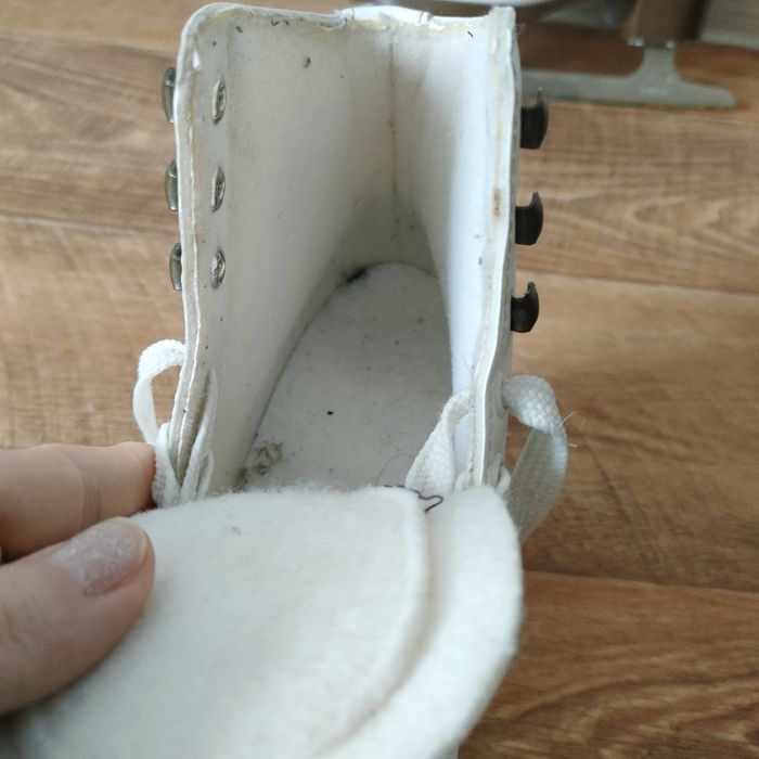 Коньки фигурные детские на 7-9 лет.