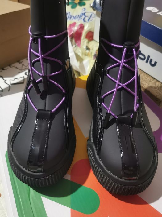 Продам детские ботинки