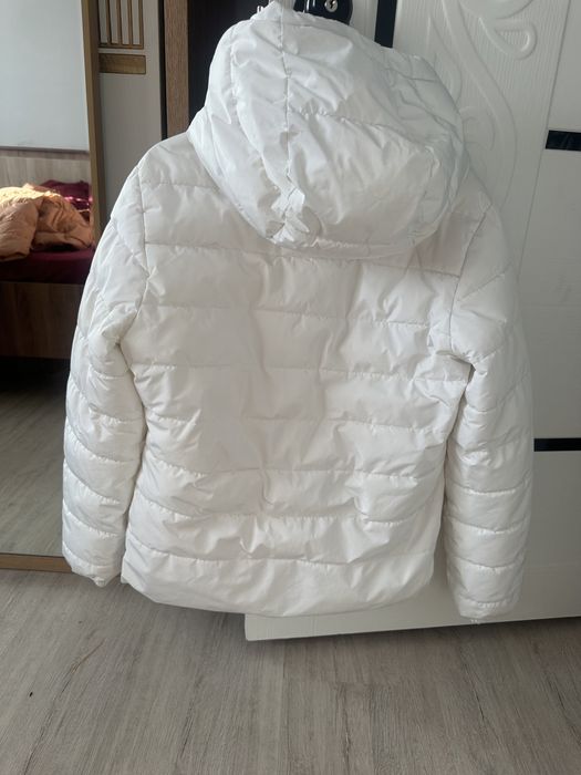 Продам куртку новая.