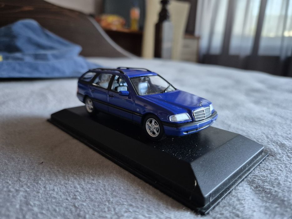 Mercedes C class w202 1/43 minichamps метална количка колекционерска