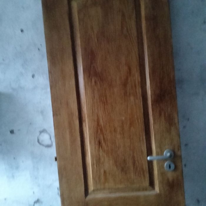 Vind două  uși de  interior