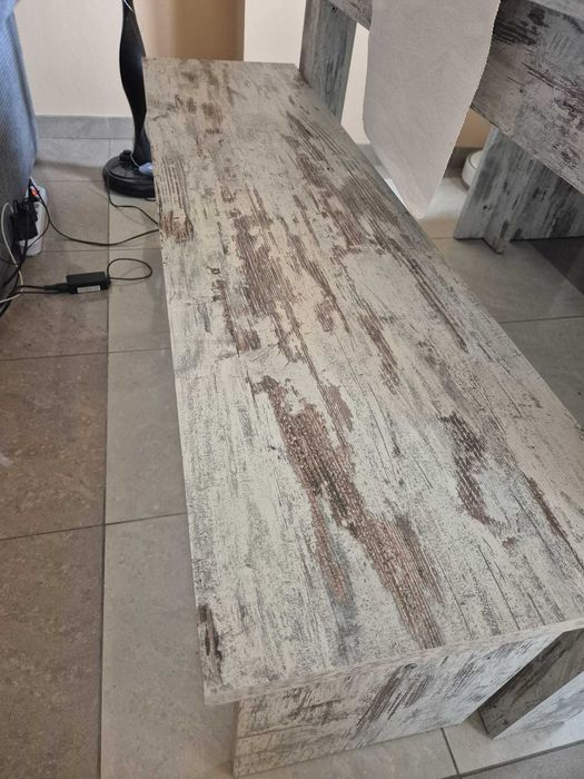 Set masă + 2 bănci : rustic, stabil și elegant