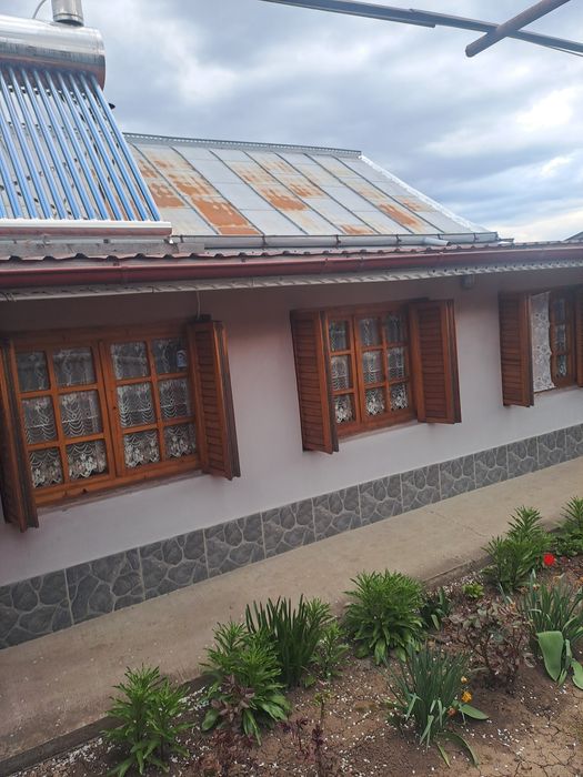 Vând casă plus teren