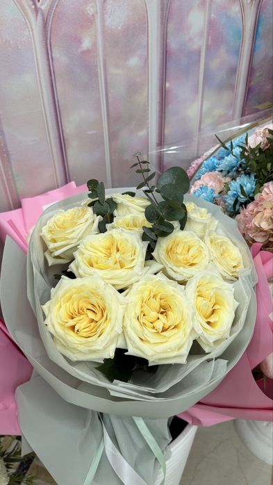Продам свежий букет из белых роз!!!