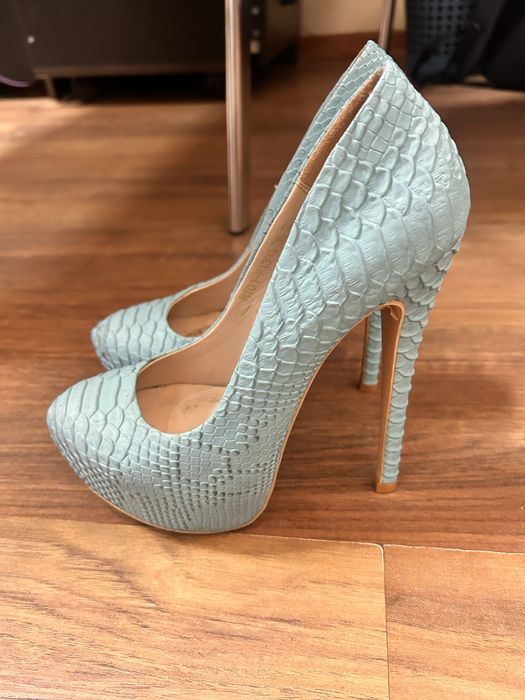 Продам туфли на шпильке