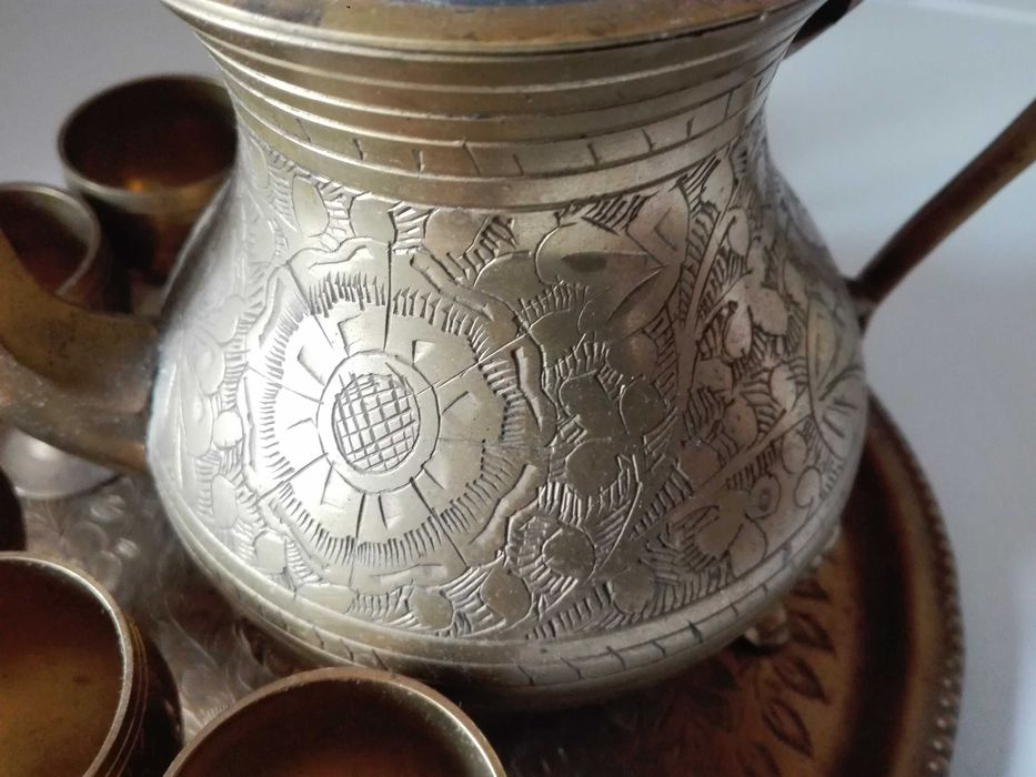 Месингов сервиз и стойка , поставка за вино .