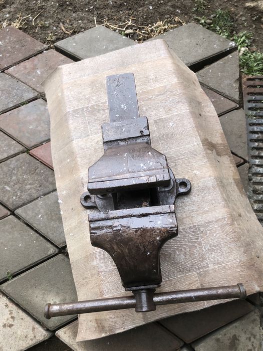 Продам Тиски 38000