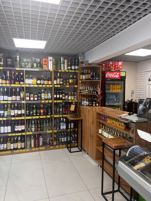 Стелаж. Барная стойка.  Холодильник.  Моноблок.