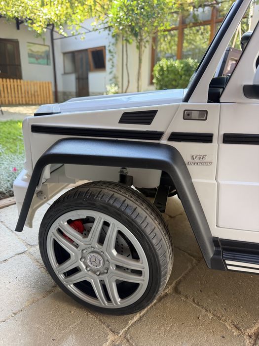 Masina electrica mercedes maybach G 650