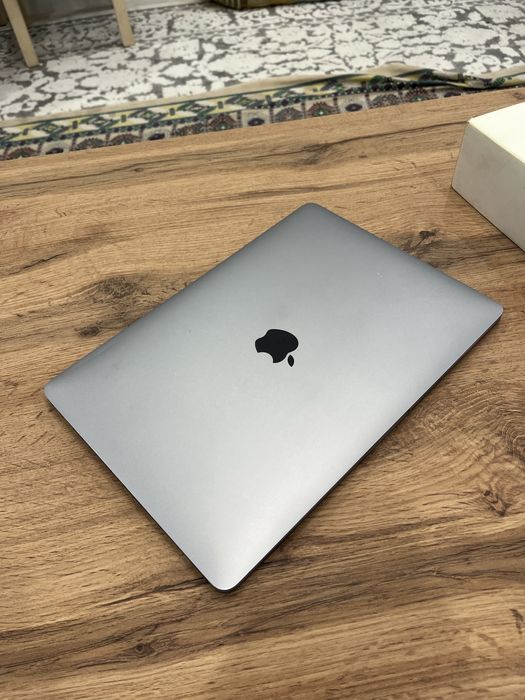 Продаётся Macbook pro 2017
