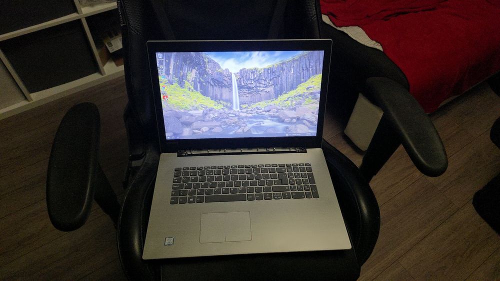 Laptop Lenovo 17 ", i5, 8gb ram