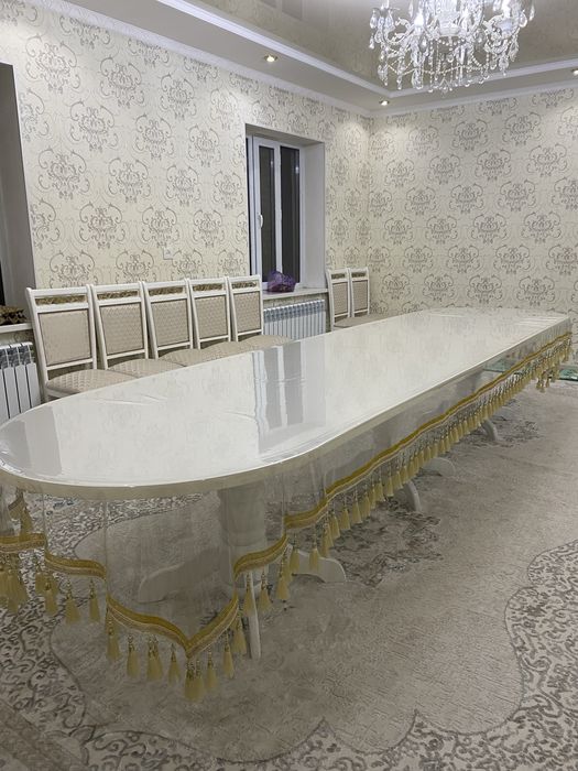 Стол со стульями