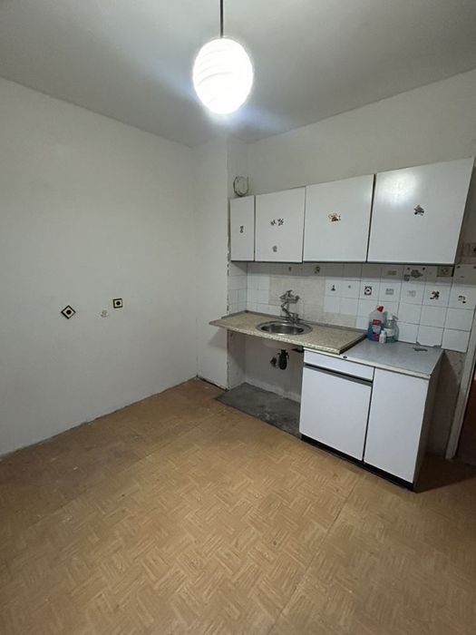 Тристаен апартамент с отлична локация! ж.к. Люлин 1!