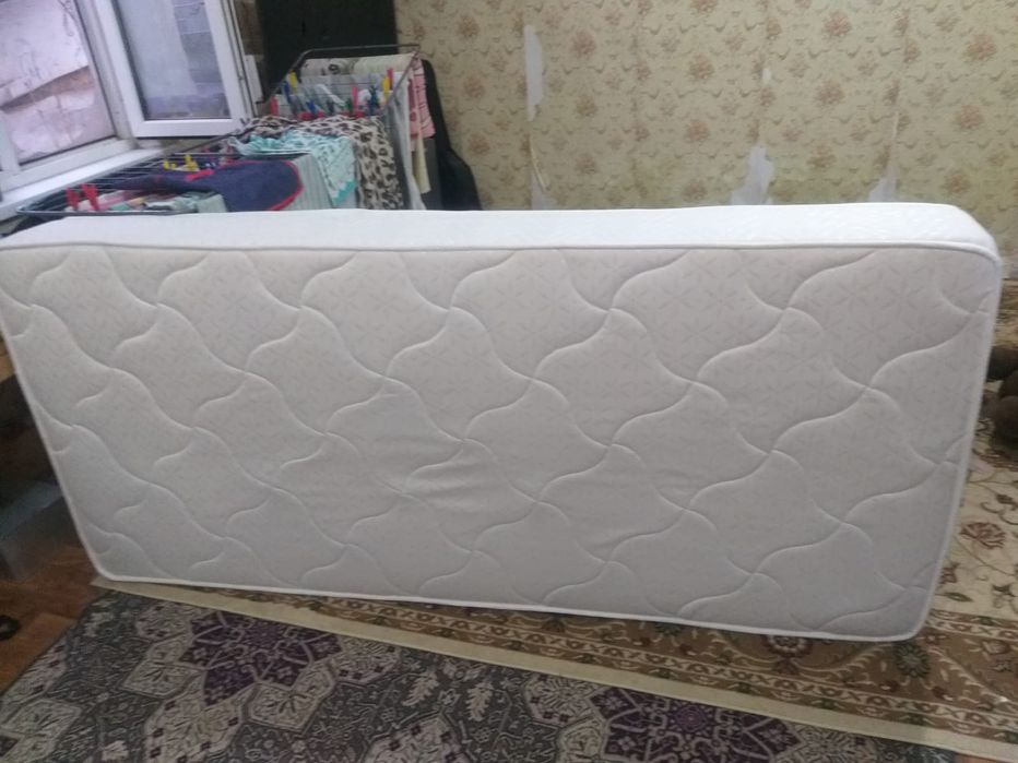 Продам кровать с матрасом