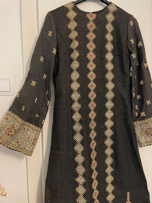 Rochie traditionala romaneasca veche, cusută manual cu fir