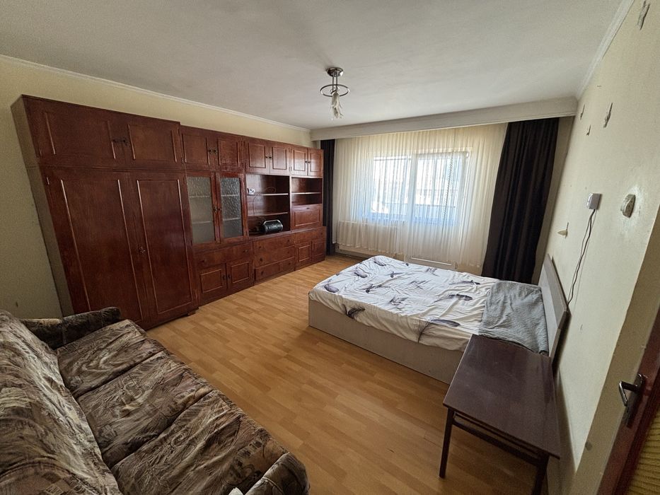 închiriez garsonieră, Războieni