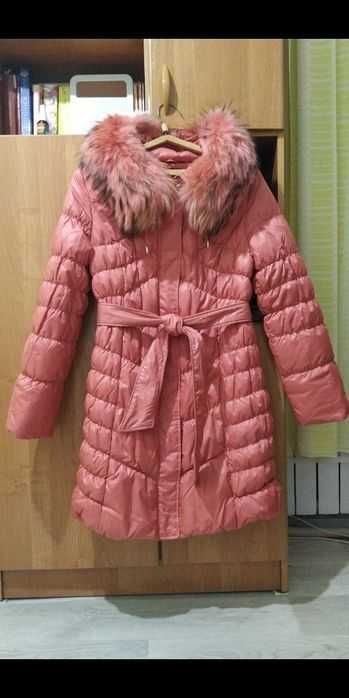 Женский пальто пуховик