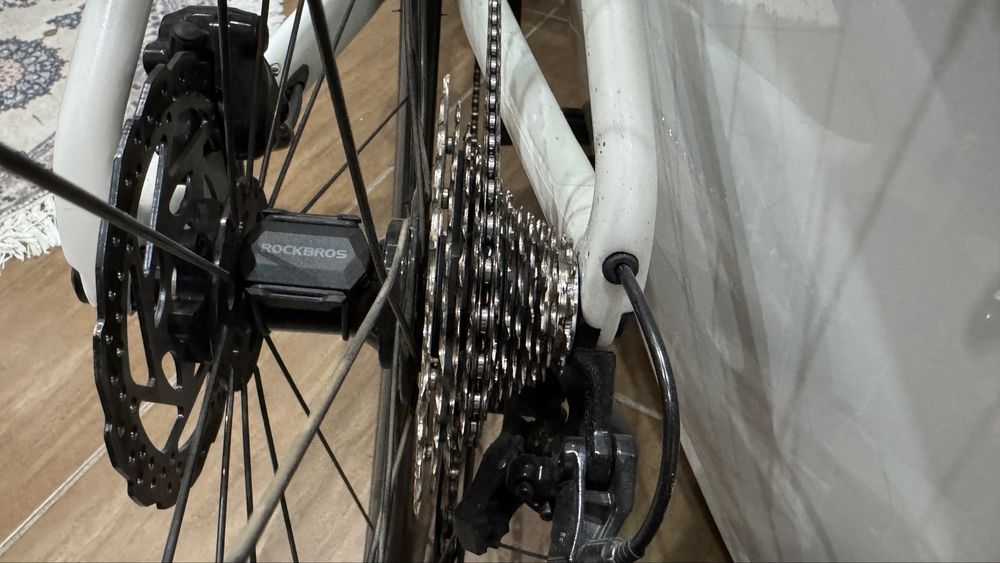 Продам карьоновый шоссейный велосипед