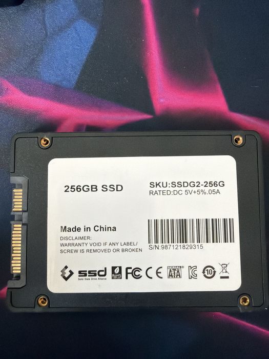 SSD 256 GB  pret fix fara schimburi