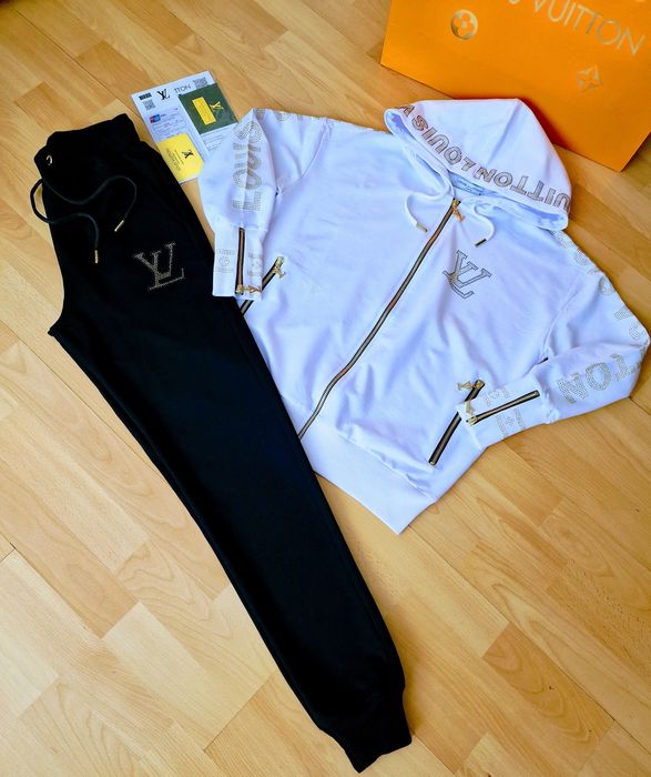 Trening Louis Vuitton  damă, super model import Italia, logo metalic