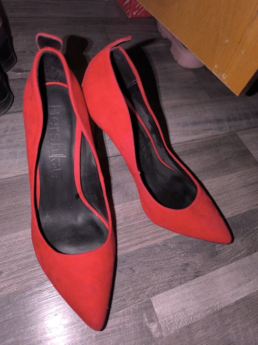 Обувки на висок ток