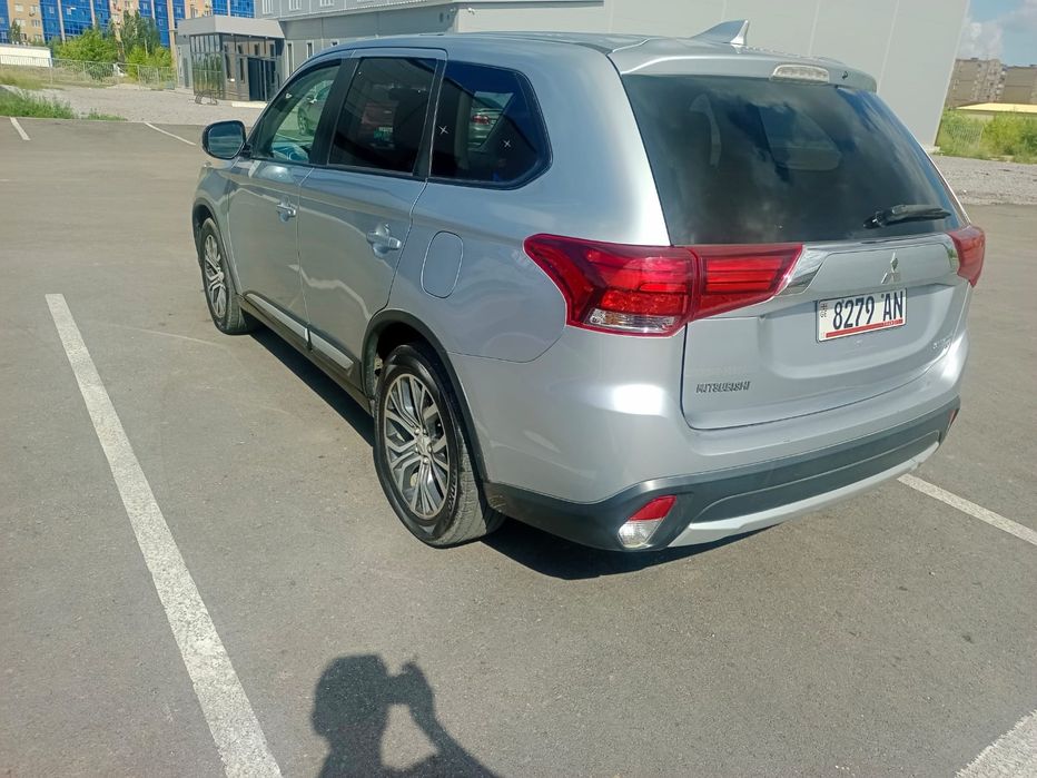 Mitsubishi outlander 2017 г.