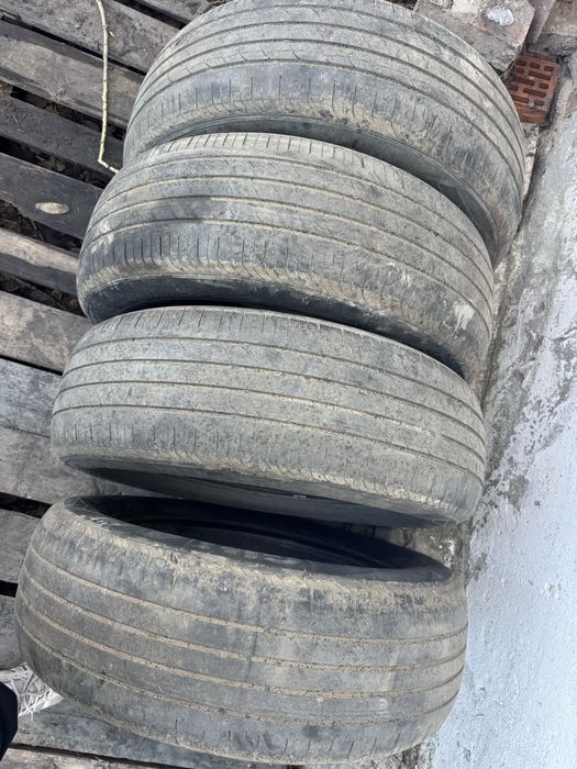 Продам комплект летней резины 235/65/18