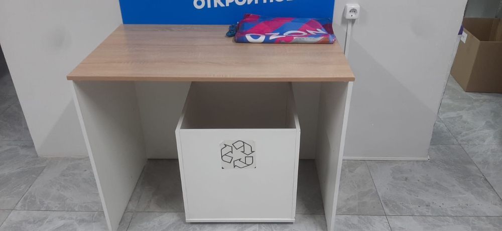 Мебель,примерочные,стеллажи,принтер.