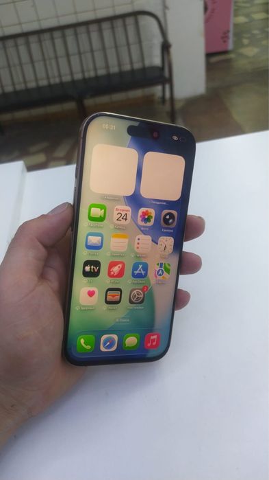 Iphone 16 pro 128 gold