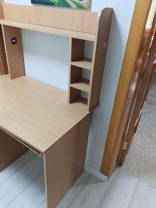 Компьютерный стол продам за 8000