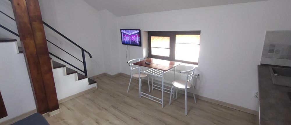 Inchriez apartament 2 camere