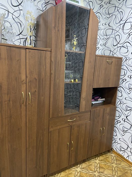 Шкаф в гостиную, состоит из 3 шкафов