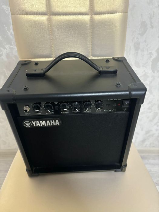 Комбоусилитель YAMAHA