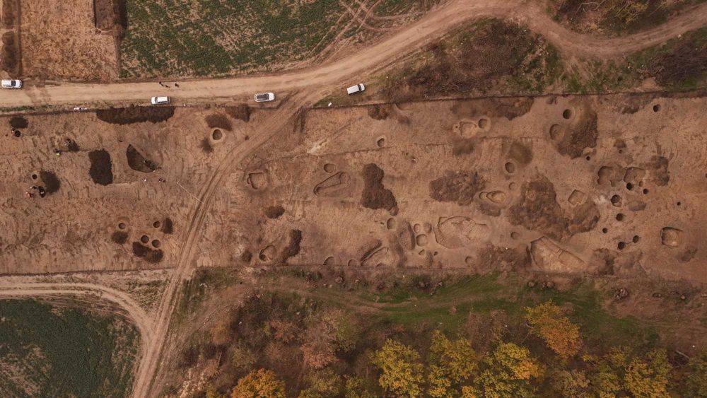 Sapatura Arheologica Mecanizata - Buldoexcavator - cupa de taluz 120cm