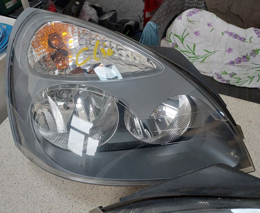 Far dreapta stanga Renault Clio european