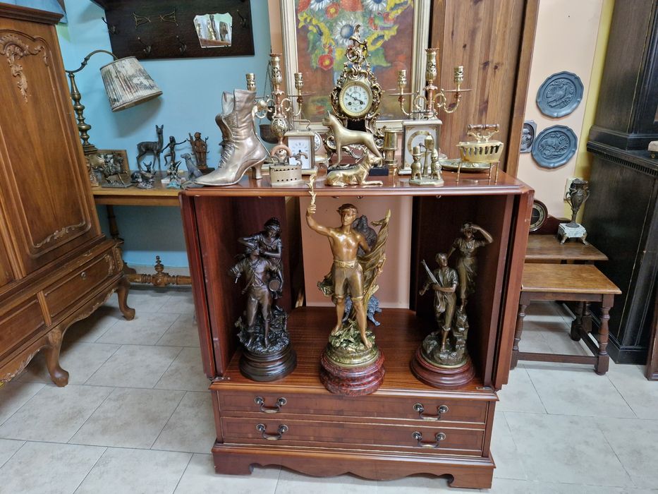 Красива антикварна картина масло върху платно